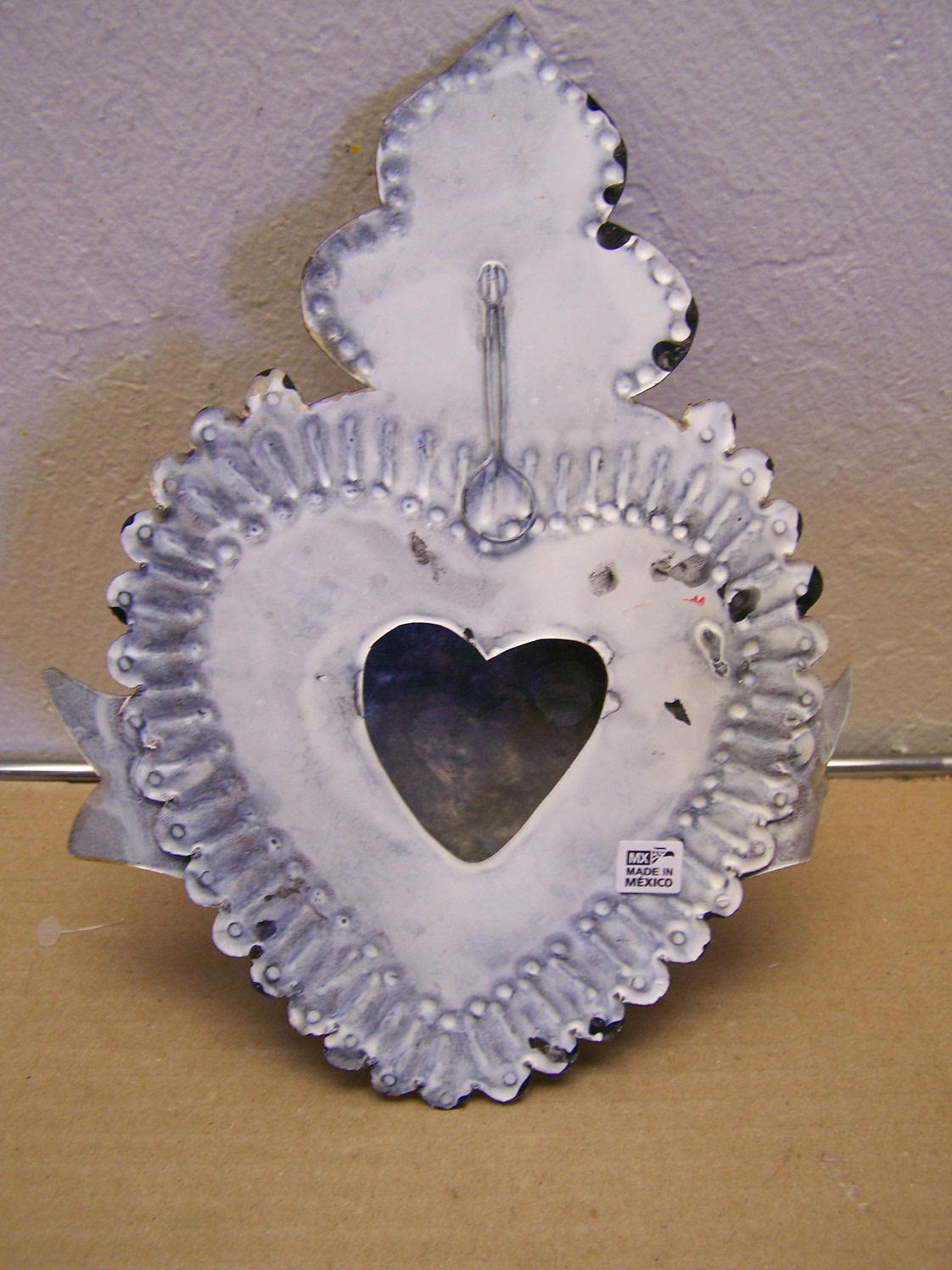 Painted 3D Tin Sacred Heart with Banner "Amor" (Love) - Mexico