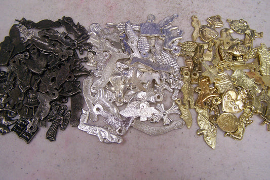 SAMPLE LOT 15 Milagros, 5 golden, 5 gray, 5 silver - Mexico