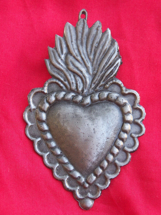 Tin/Silver Sacred Heart with Wavy Flame Milagro Ex Voto